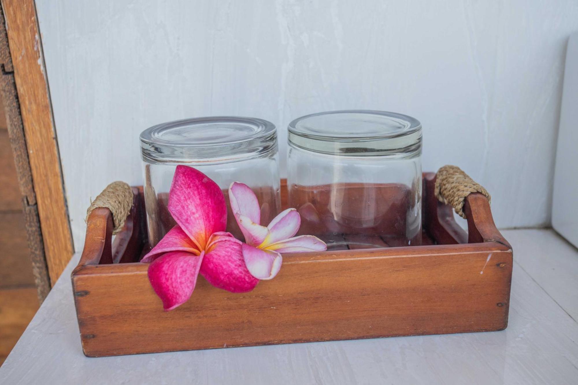 Lembongan Mantra Huts Hotel Exterior photo