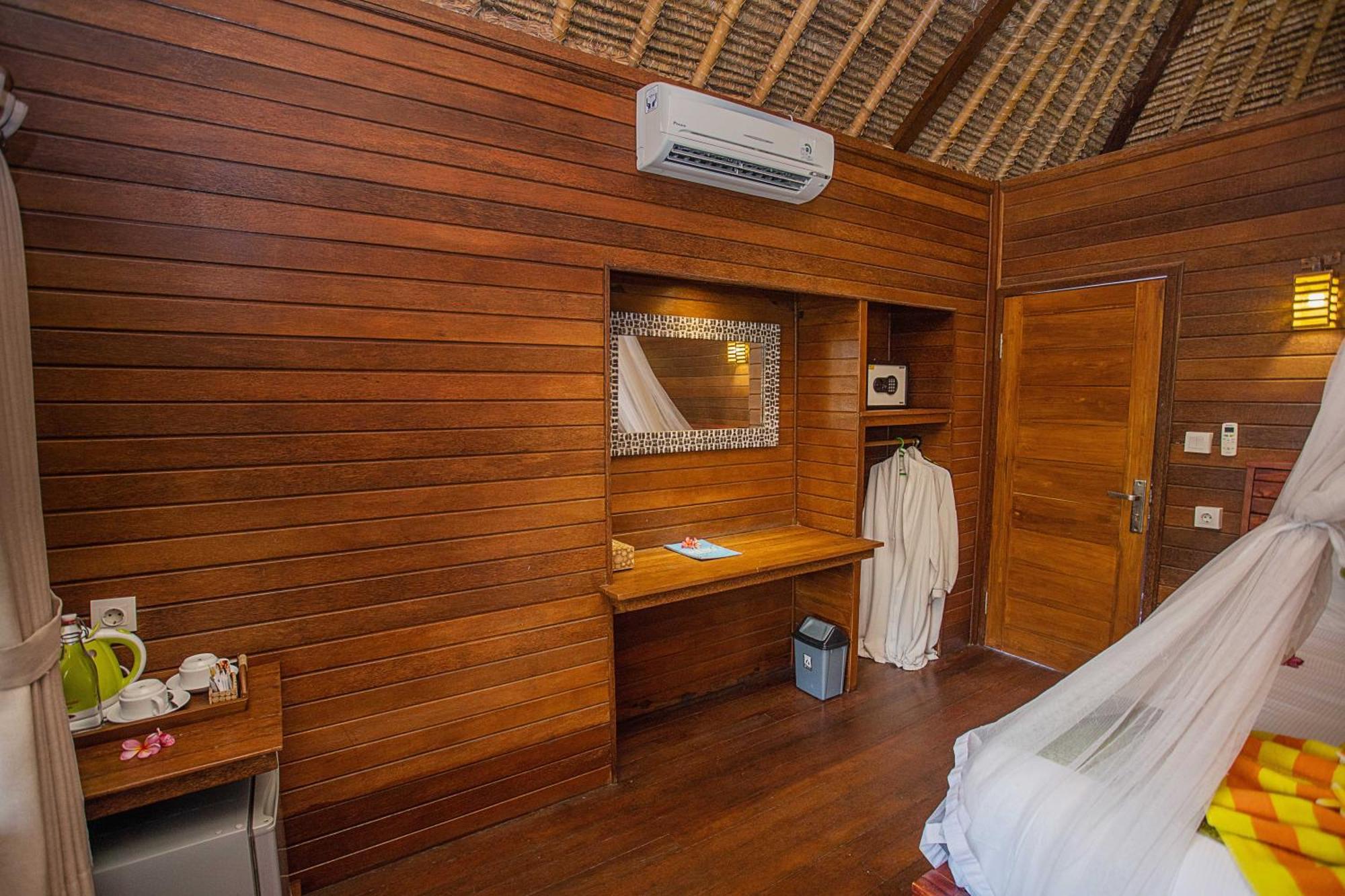 Lembongan Mantra Huts Hotel Exterior photo