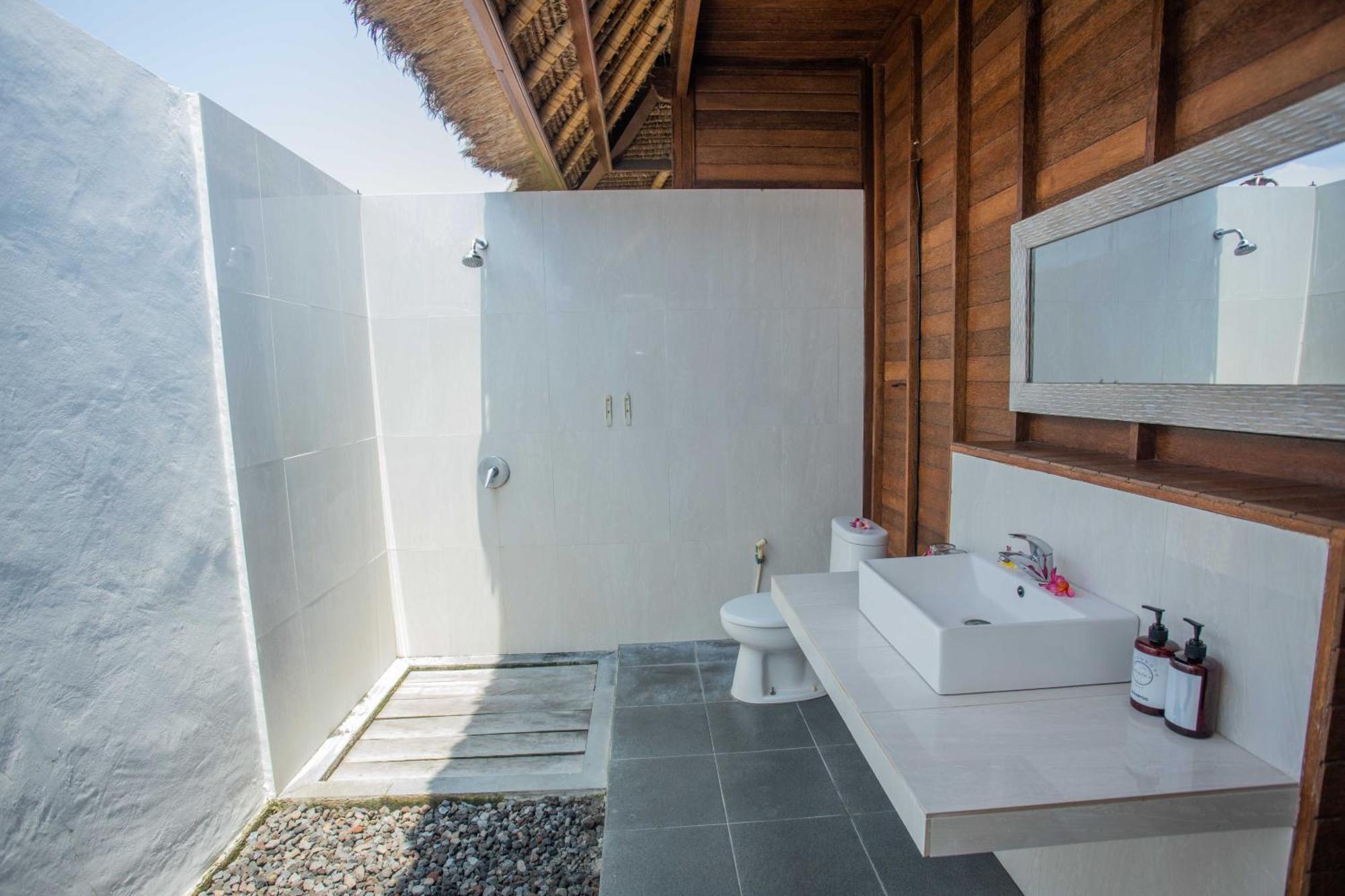 Lembongan Mantra Huts Hotel Exterior photo
